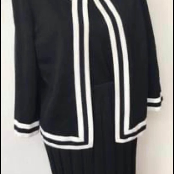 St John three piece skirt suit - Picture 2 of 4